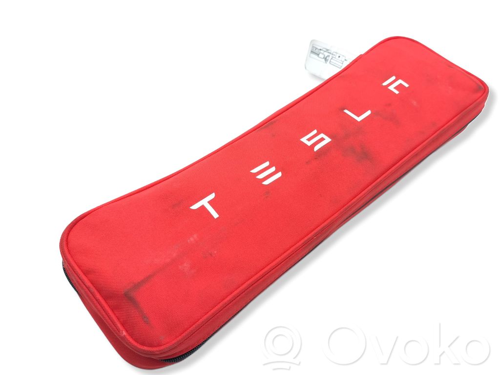Tesla Model 3 First aid kit 