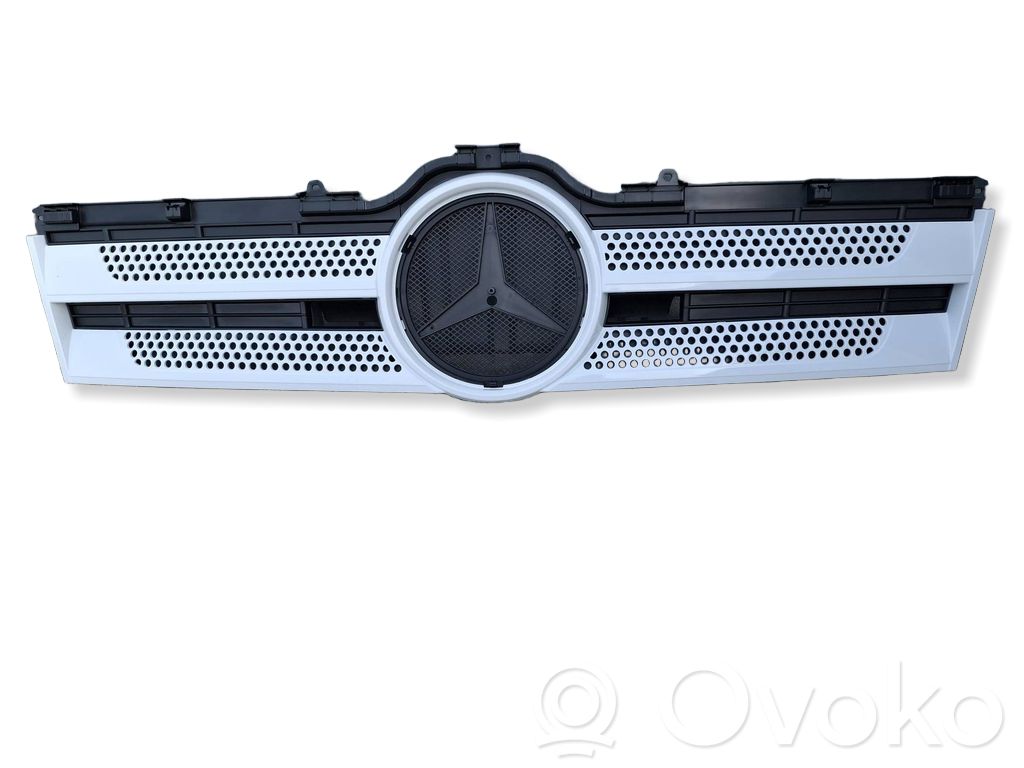 Mercedes-Benz Sprinter W906 Rejilla delantera 