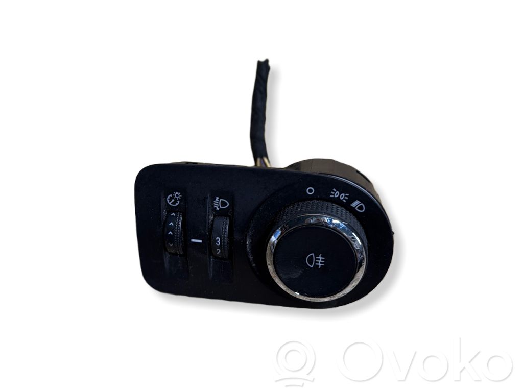 Light switch   13294818,251799