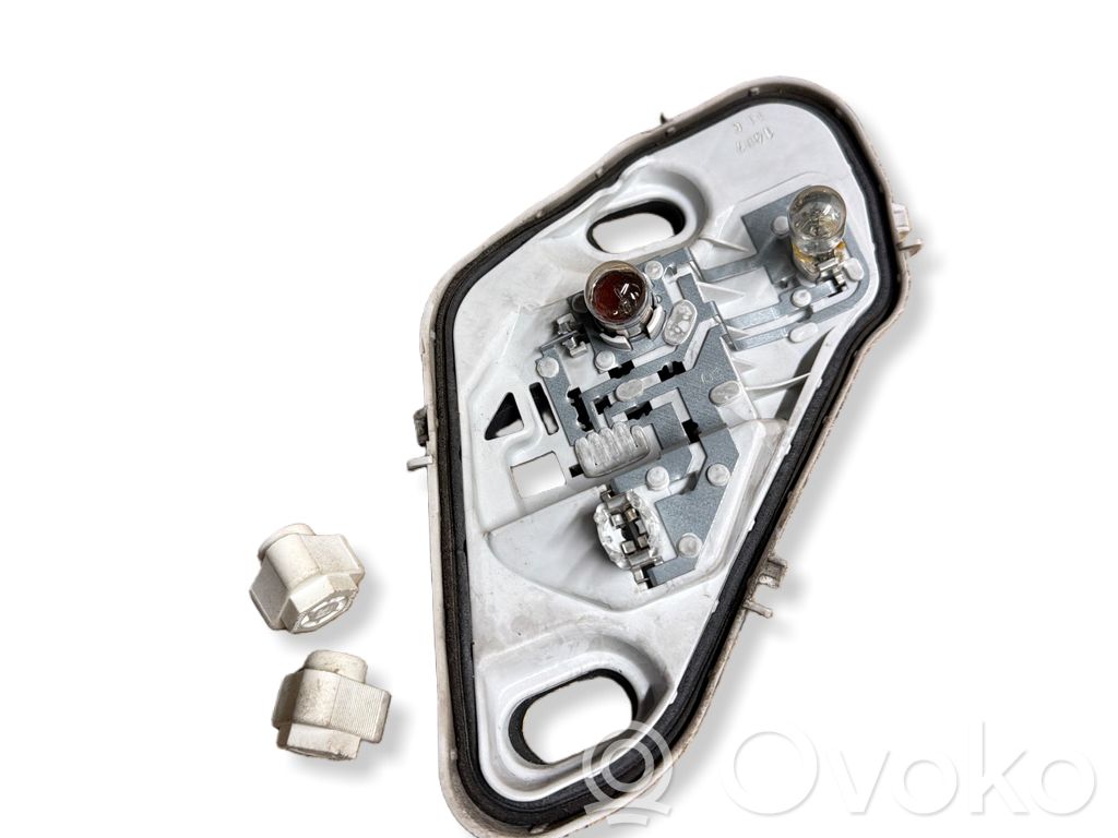 Opel Meriva B Aizmugures spuldzes vāka turētājs 
