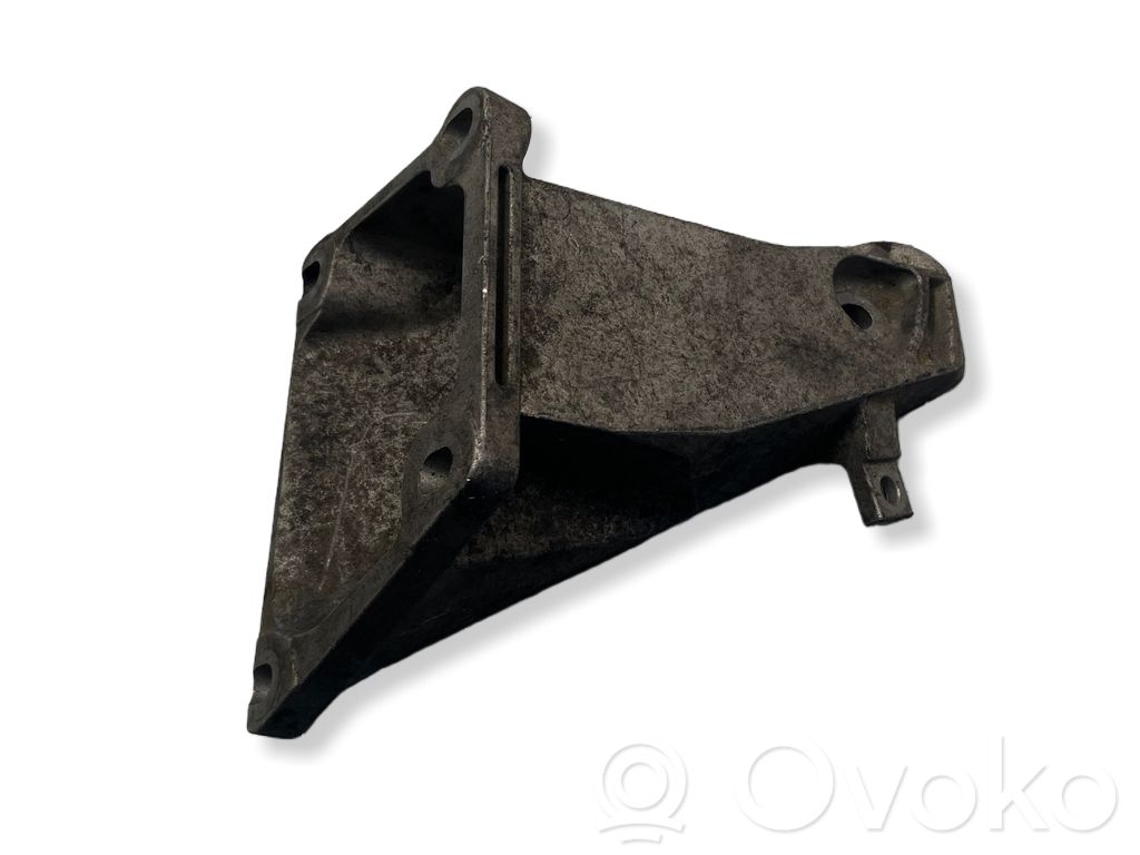 Engine mounting bracket   6761114,138074,C46000