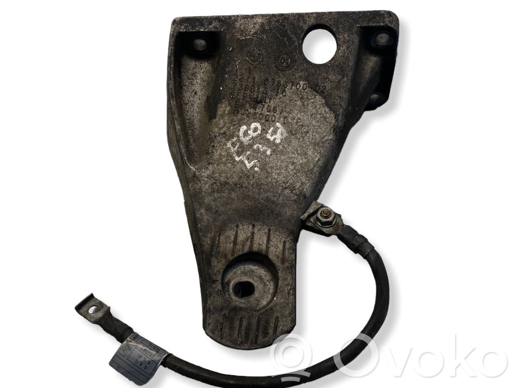 BMW 5 E60 E61 Engine mounting bracket 
