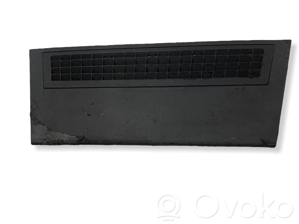 BMW 7 E65 E66 Lango oro grotelės 