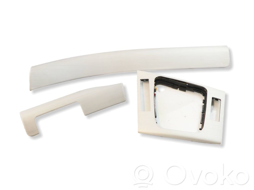 Panel trim   7020597,7020598