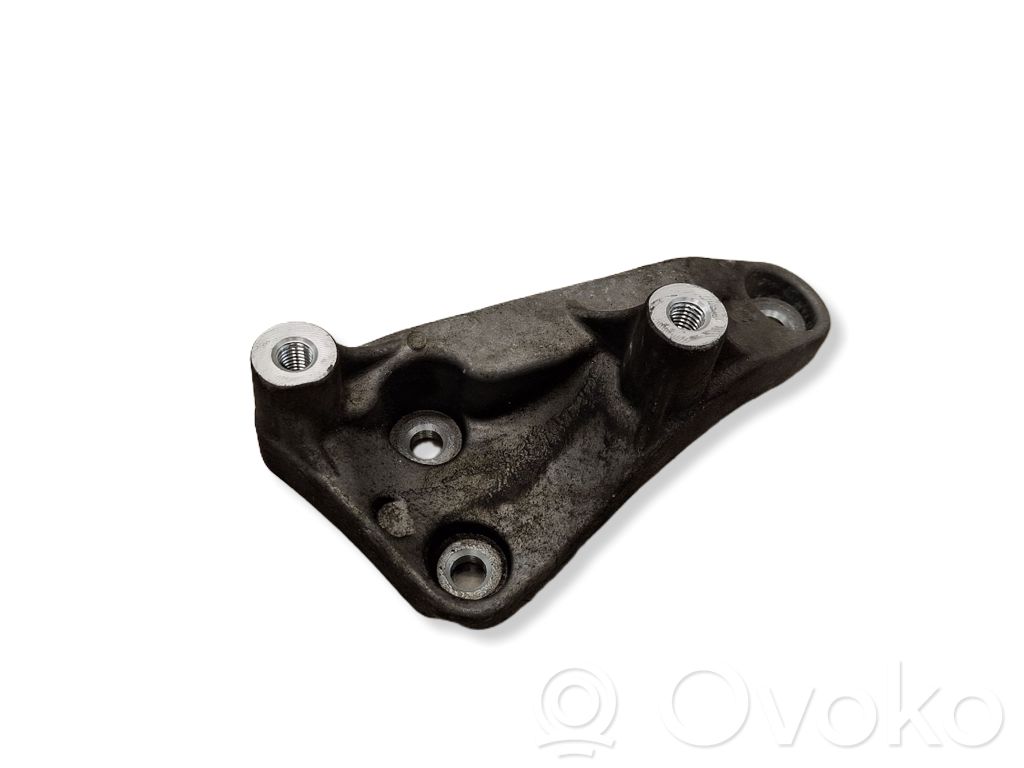 BMW 2 F46 Engine mounting bracket 