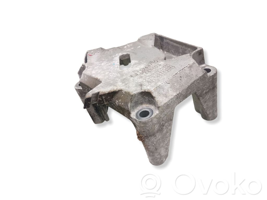 Opel Adam Engine mounting bracket 