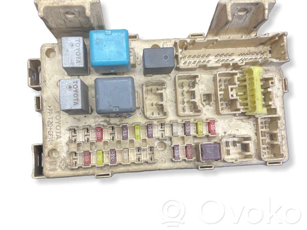 Toyota Avensis T250 Fuse module 