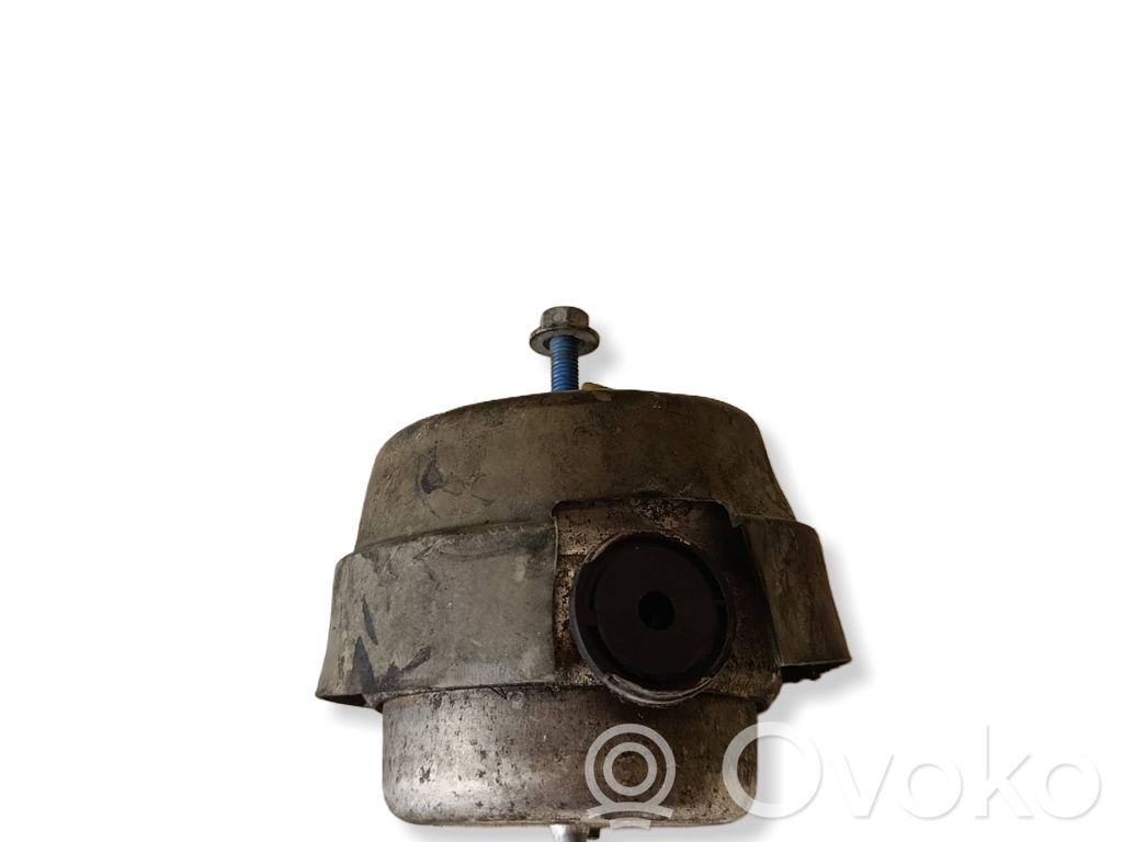 Audi A4 S4 B7 8E 8H Engine mount bracket 