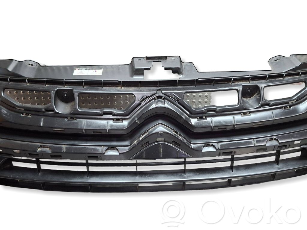 Citroen Jumpy Front bumper upper radiator grill 