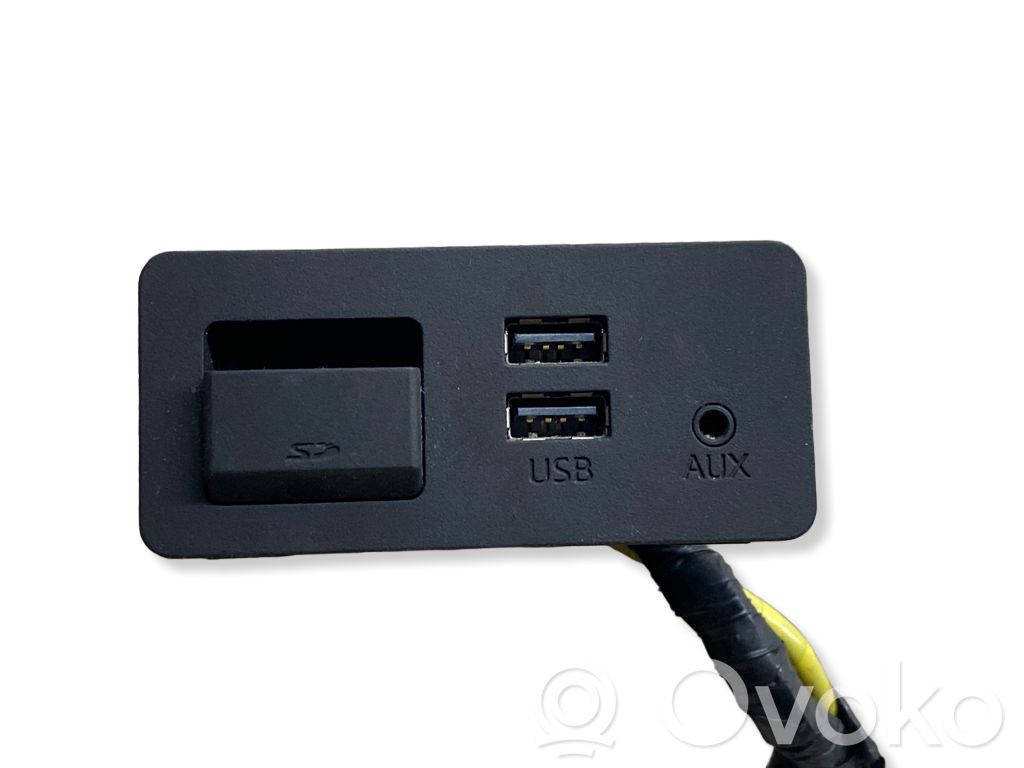 Enchufe conector USB   D09H669U0,904526412446,10R041341,MD412446