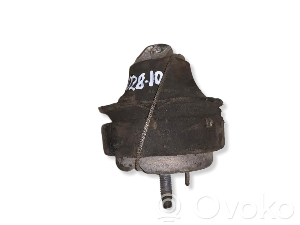Volvo XC70 Engine mount bracket 
