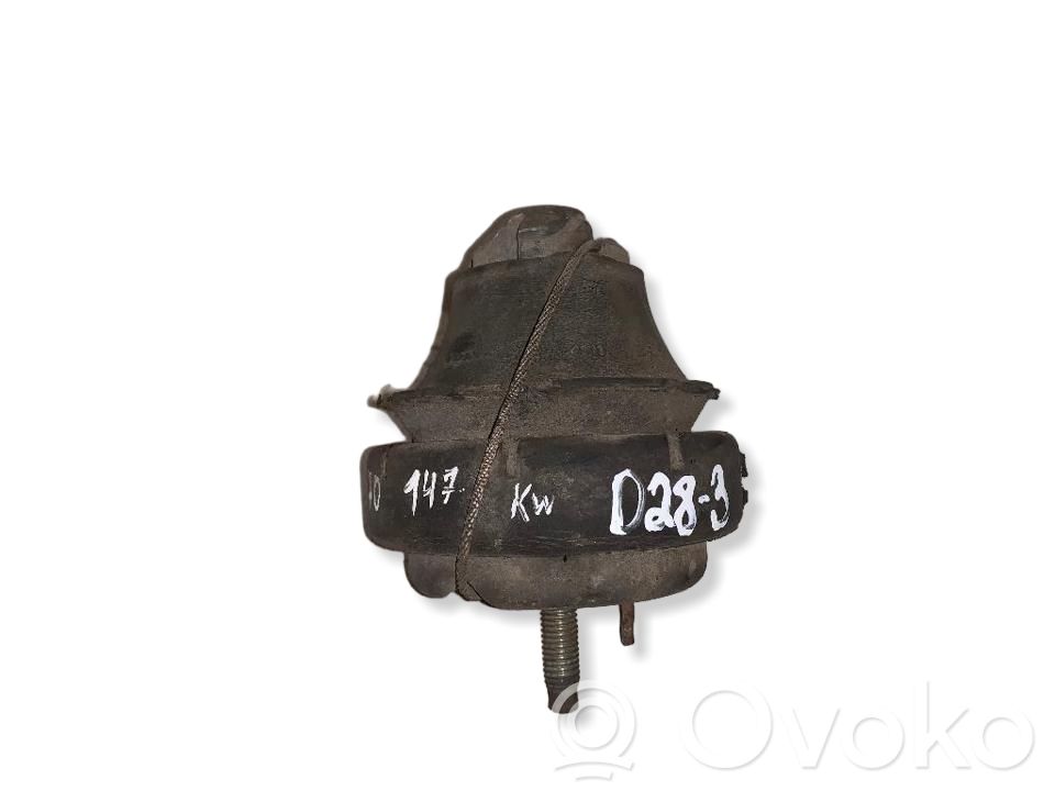 Volvo XC70 Engine mount bracket 