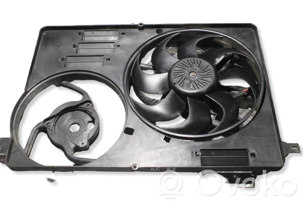 Volvo XC70 Radiator cooling fan shroud 