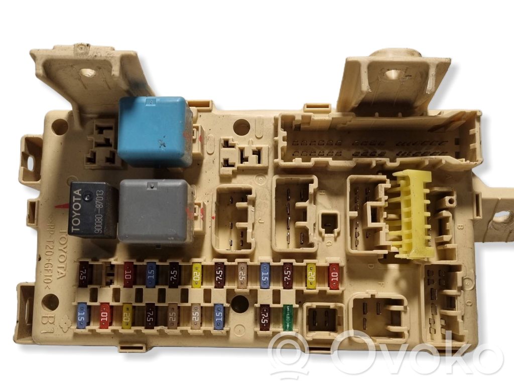 Toyota Avensis T250 Fuse module 