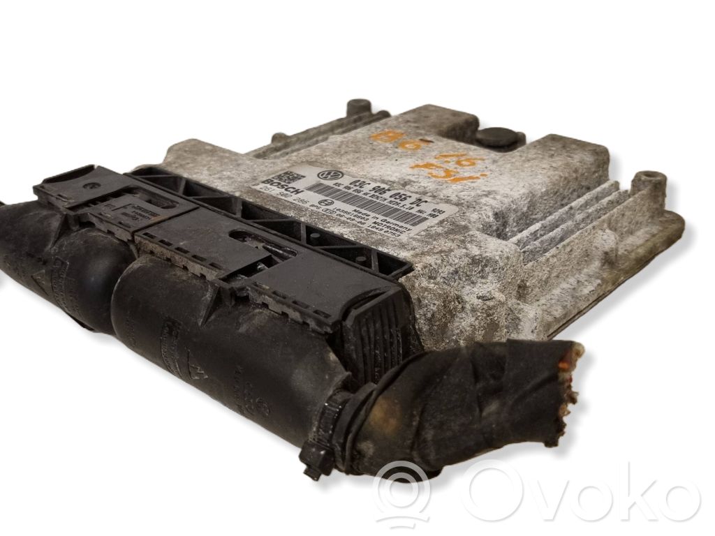 Volkswagen PASSAT B6 Engine control unit/module 
