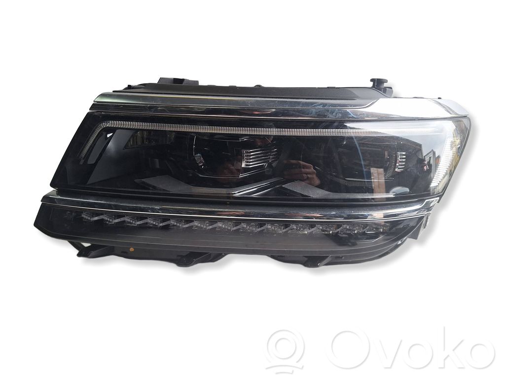 Volkswagen Tiguan Lampa przednia 