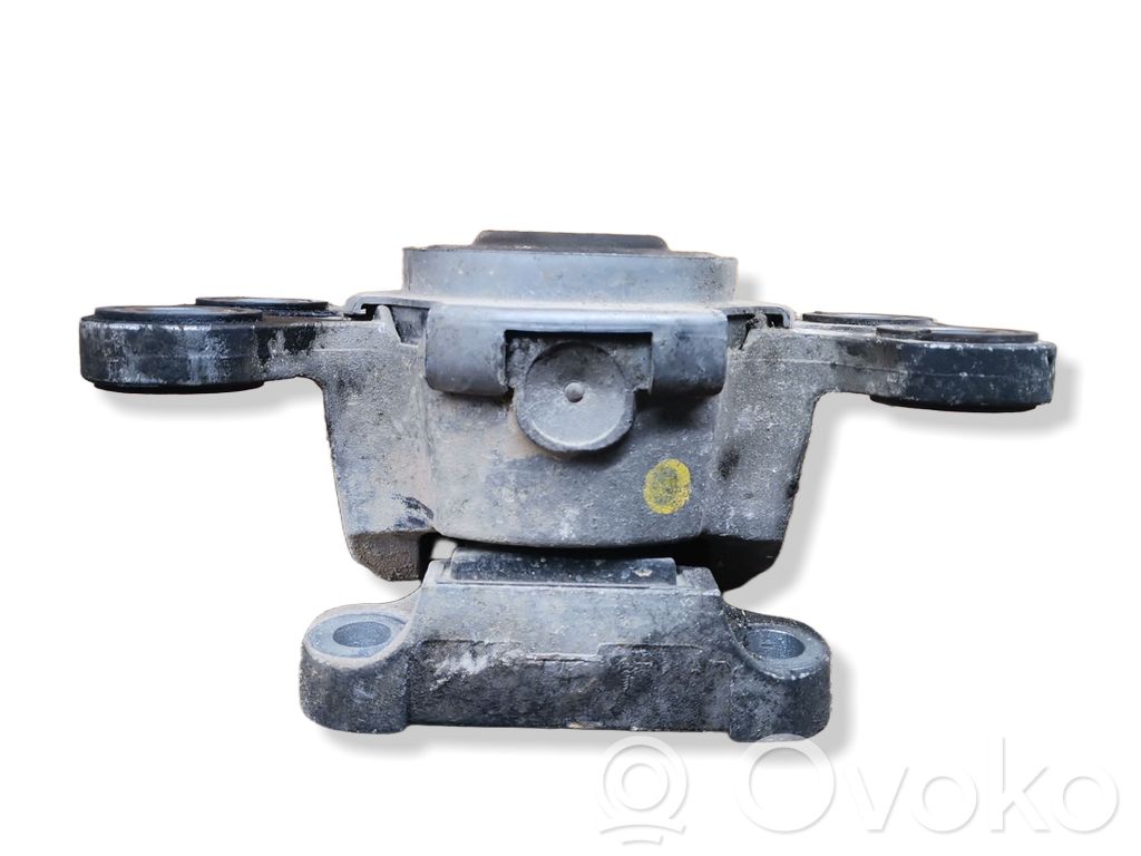 Engine mount bracket   HL8070M08