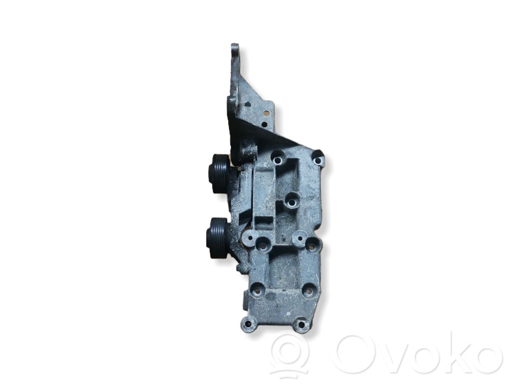Volvo V70 Engine mounting bracket 