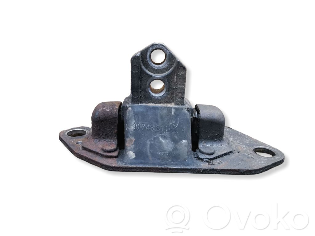 Engine mount bracket   30748811