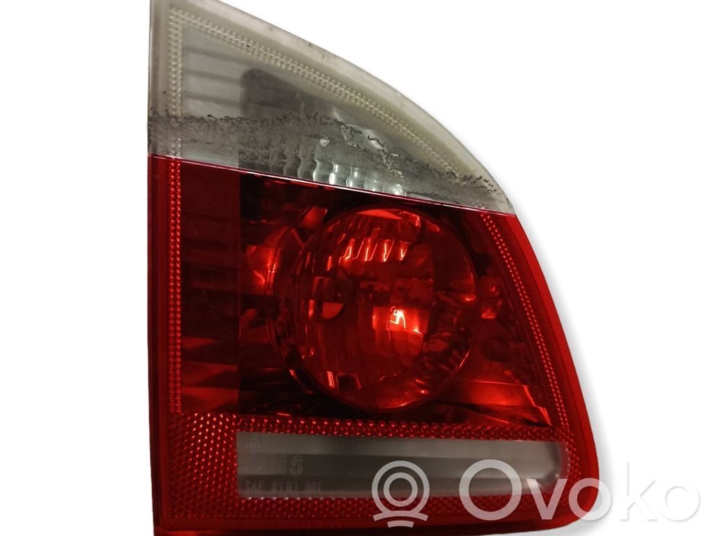 BMW 5 E60 E61 Galinis žibintas dangtyje 