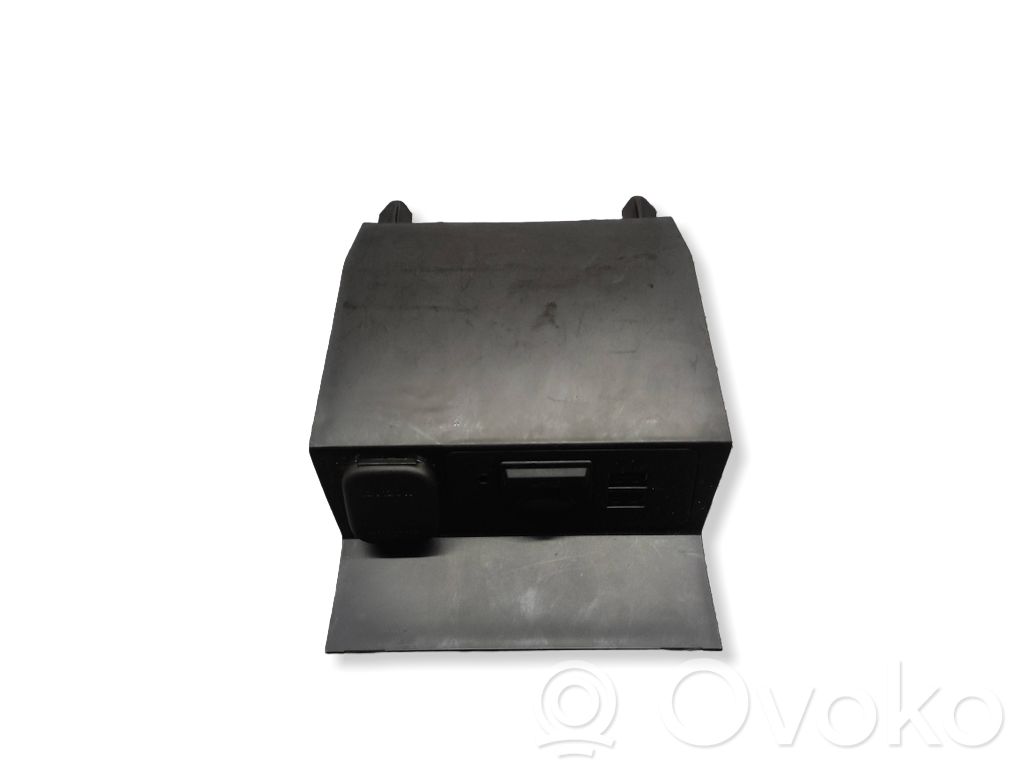 Mazda 3 III Enchufe conector USB 