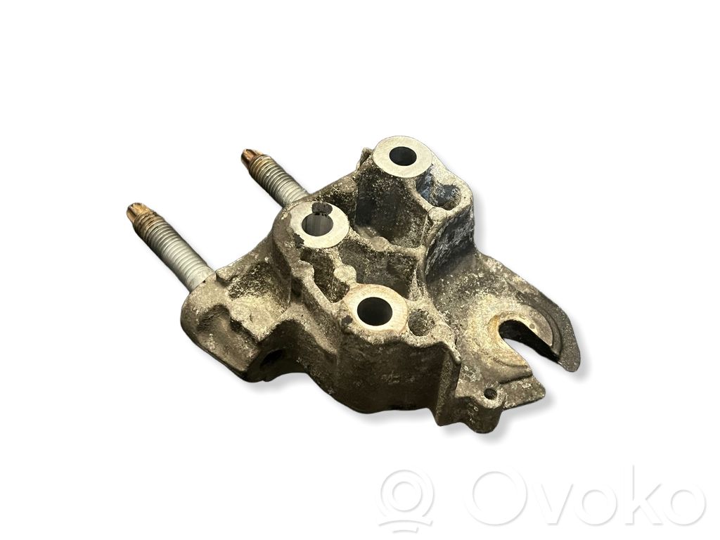 Ford Mondeo MK IV Engine mounting bracket 