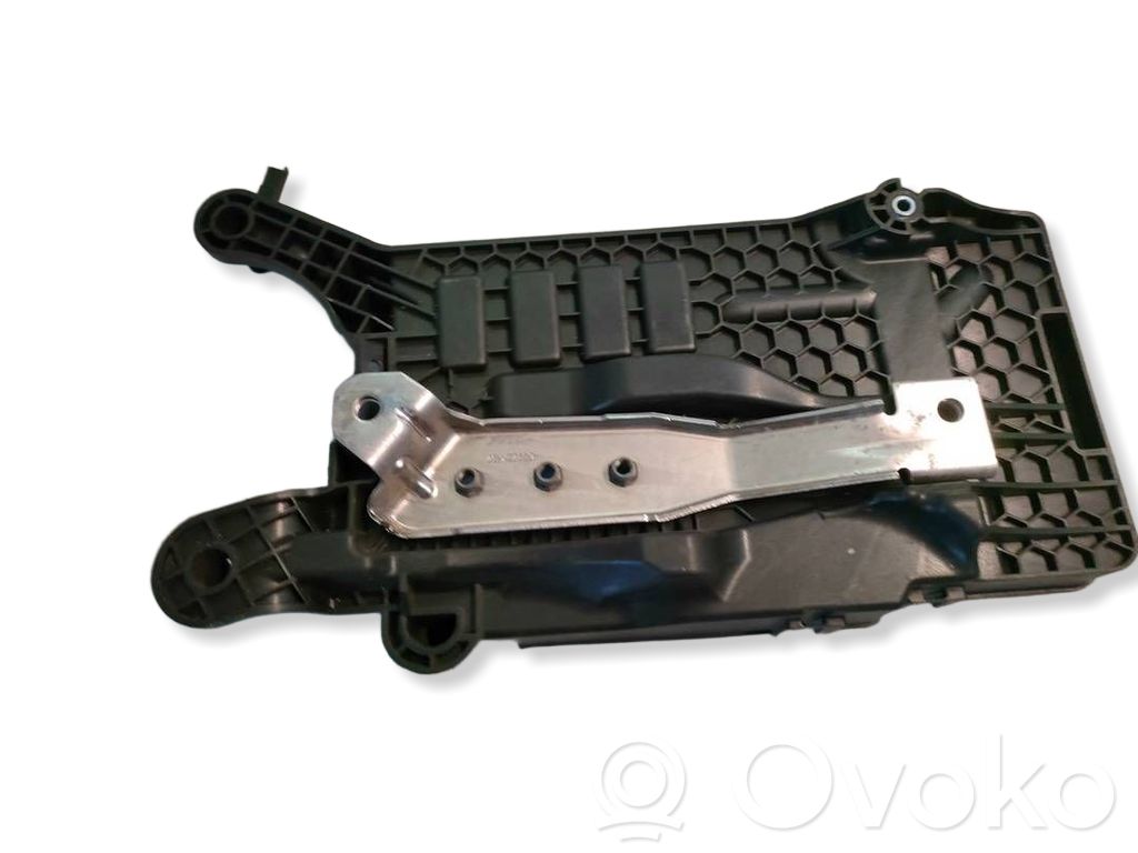 Skoda Scala Bridă fixare baterie 