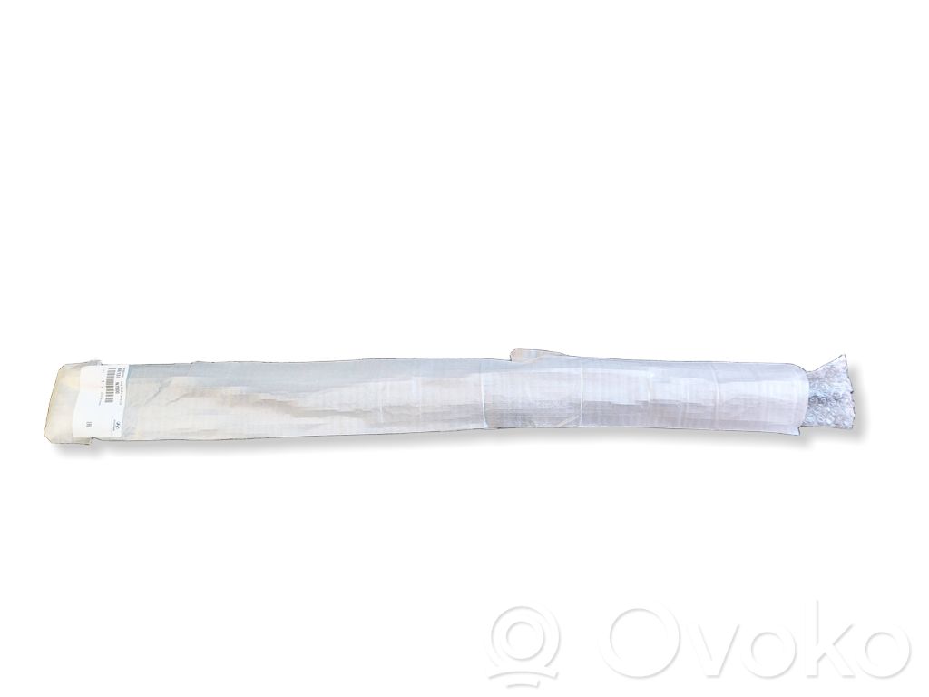 Windshield trim   86137N7000