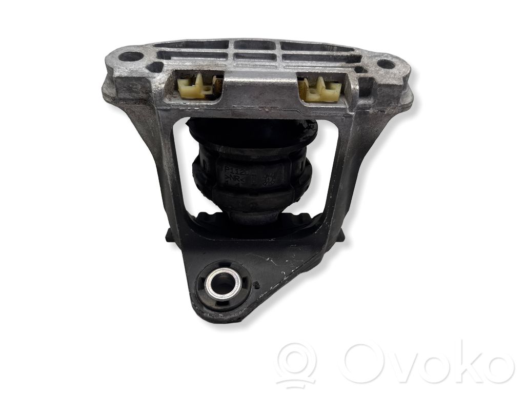 Volvo XC90 Engine mounting bracket 