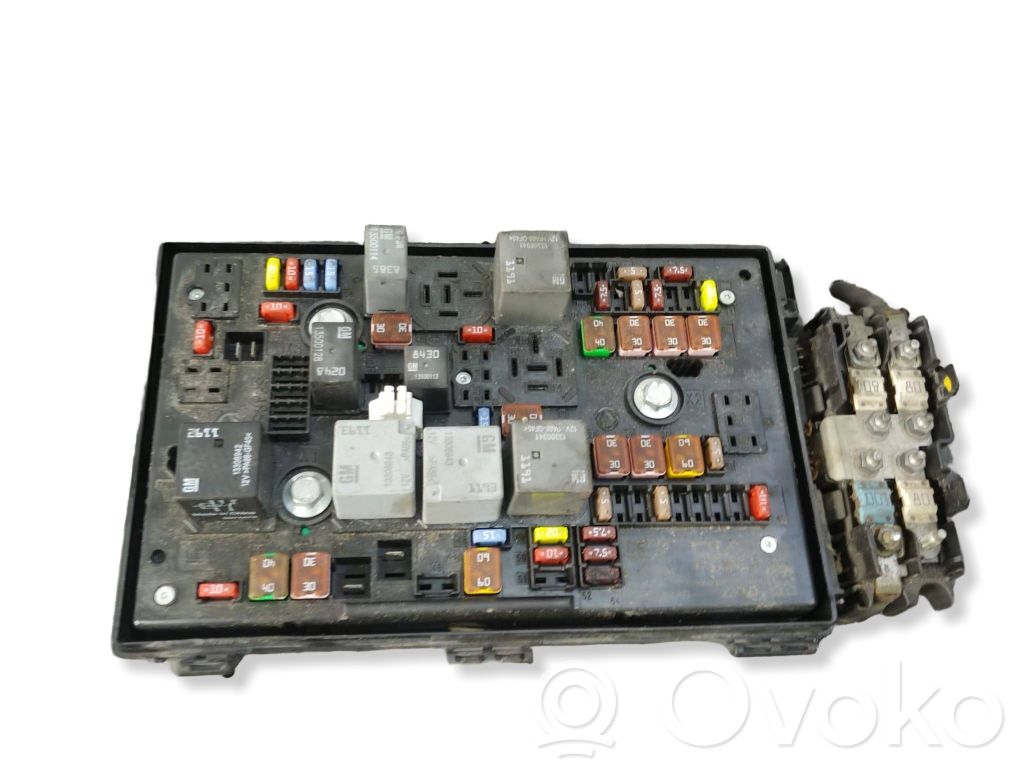 Opel Astra J Fuse module 