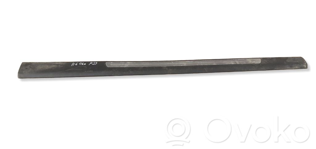 Audi A6 S6 C6 4F Listwa progowa przednia 