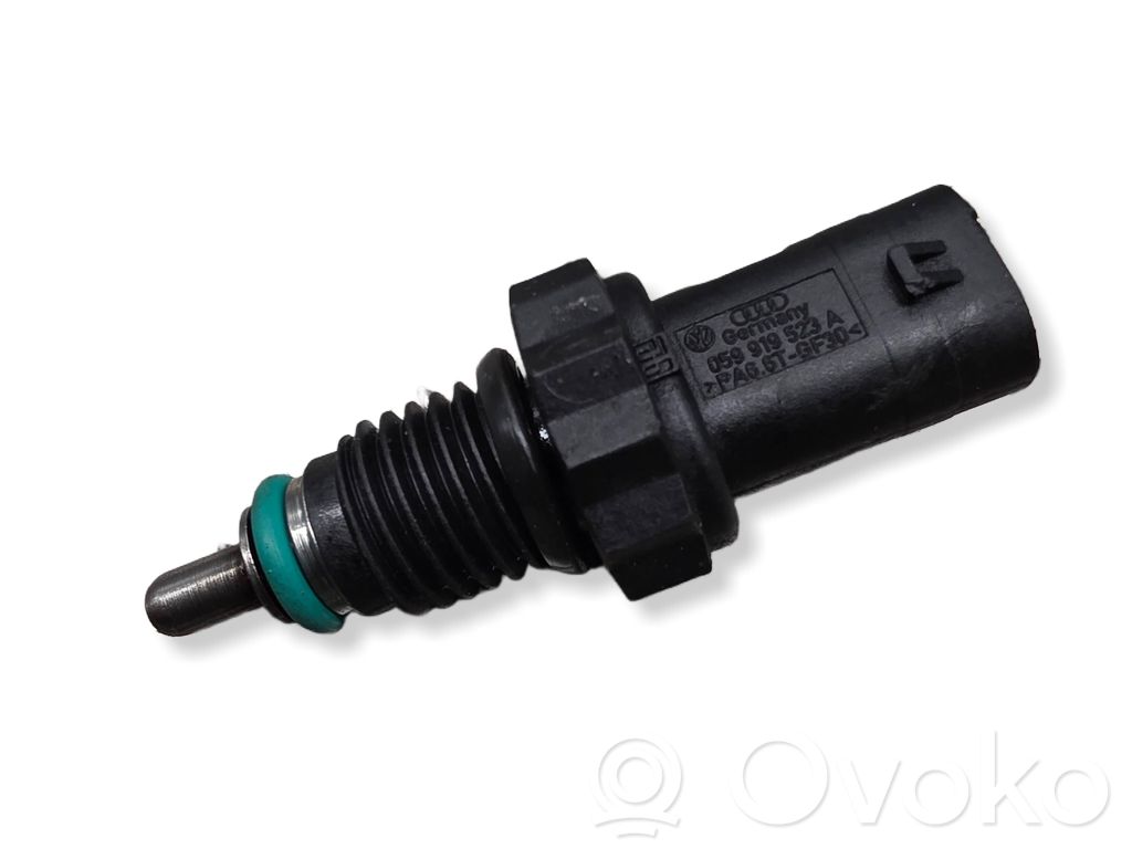 Volkswagen PASSAT B8 Engine coolant pipe/hose 