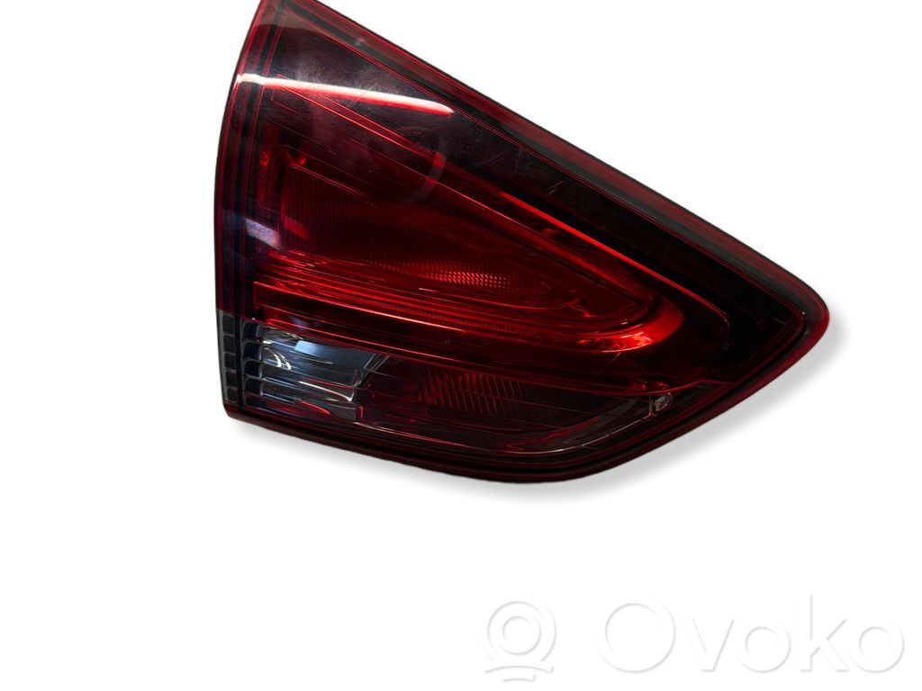 Renault Clio IV Lampy tylnej klapy bagażnika 
