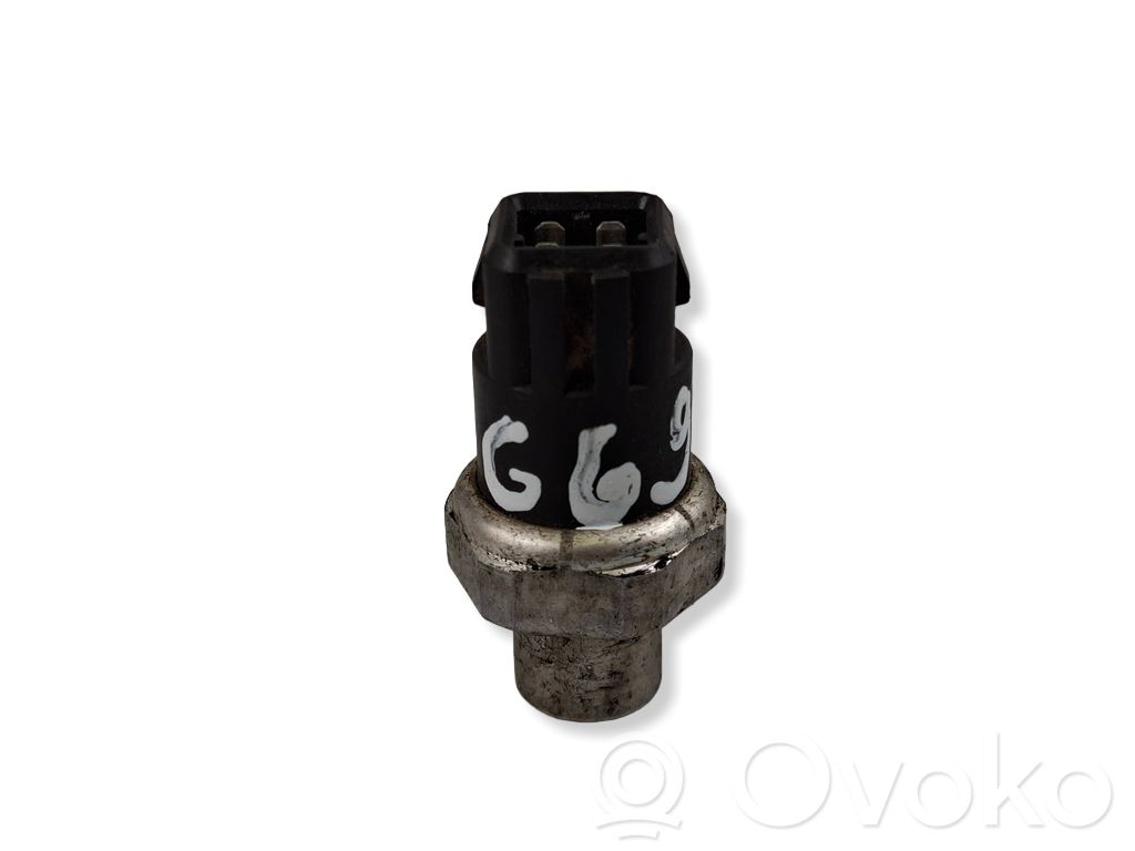 Volkswagen PASSAT B3 Ilmastointilaitteen paineanturi (A/C) 