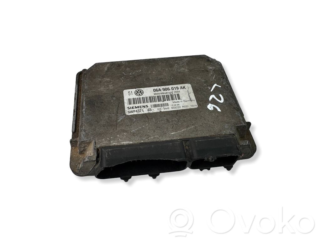 Volkswagen Golf IV Engine control unit/module 
