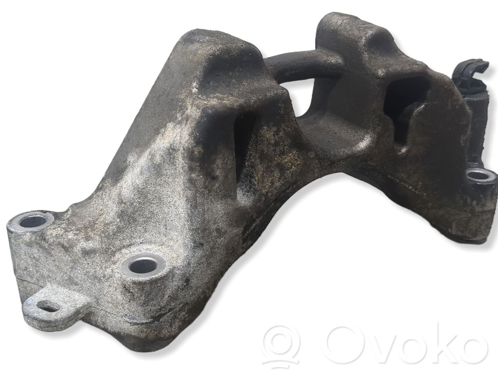 Citroen C4 II Engine mounting bracket 