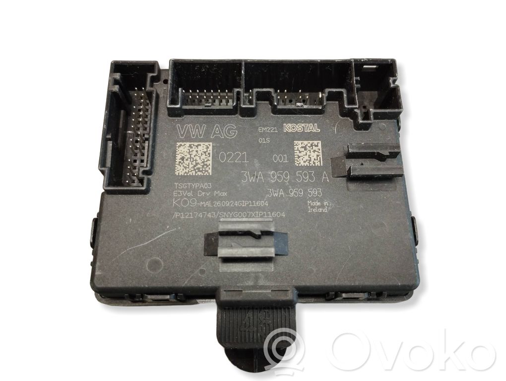 Volkswagen Tiguan Door control unit/module 