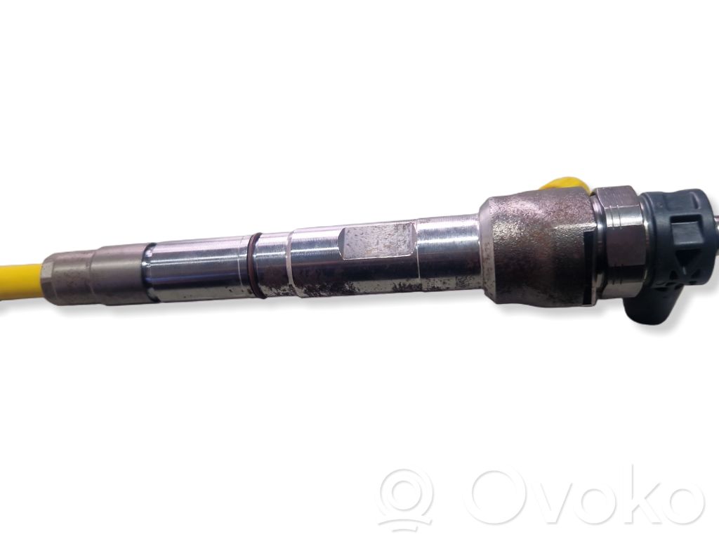 Volkswagen PASSAT B7 Injector combustibil 