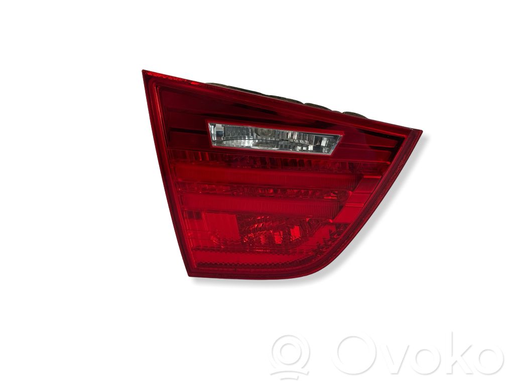 BMW 3 E90 E91 Aizmugurējais lukturis pārsegā 