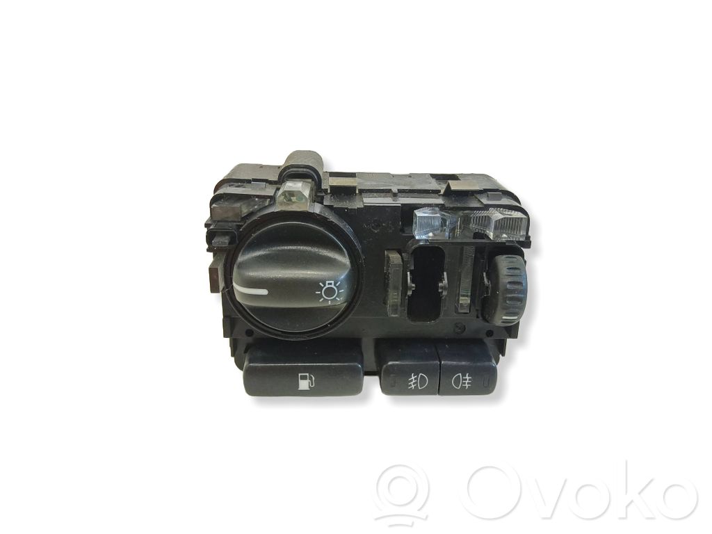 Light switch   30739318