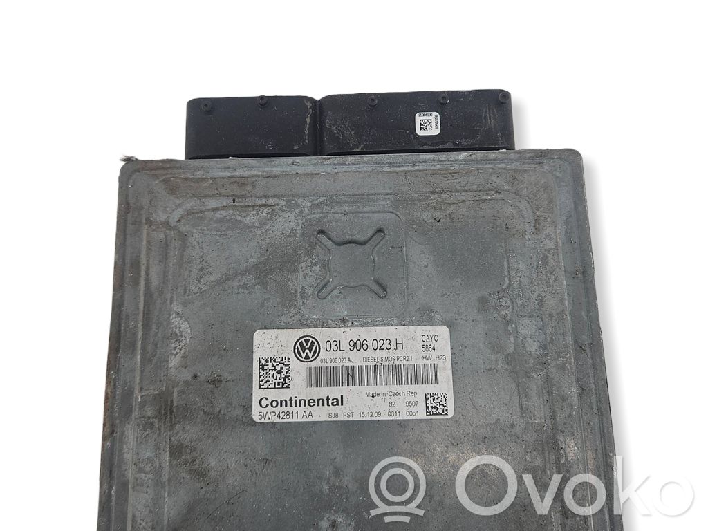 Volkswagen Golf VI Engine control unit/module 