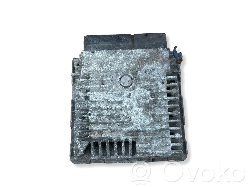 Volkswagen PASSAT B7 Engine control unit/module 