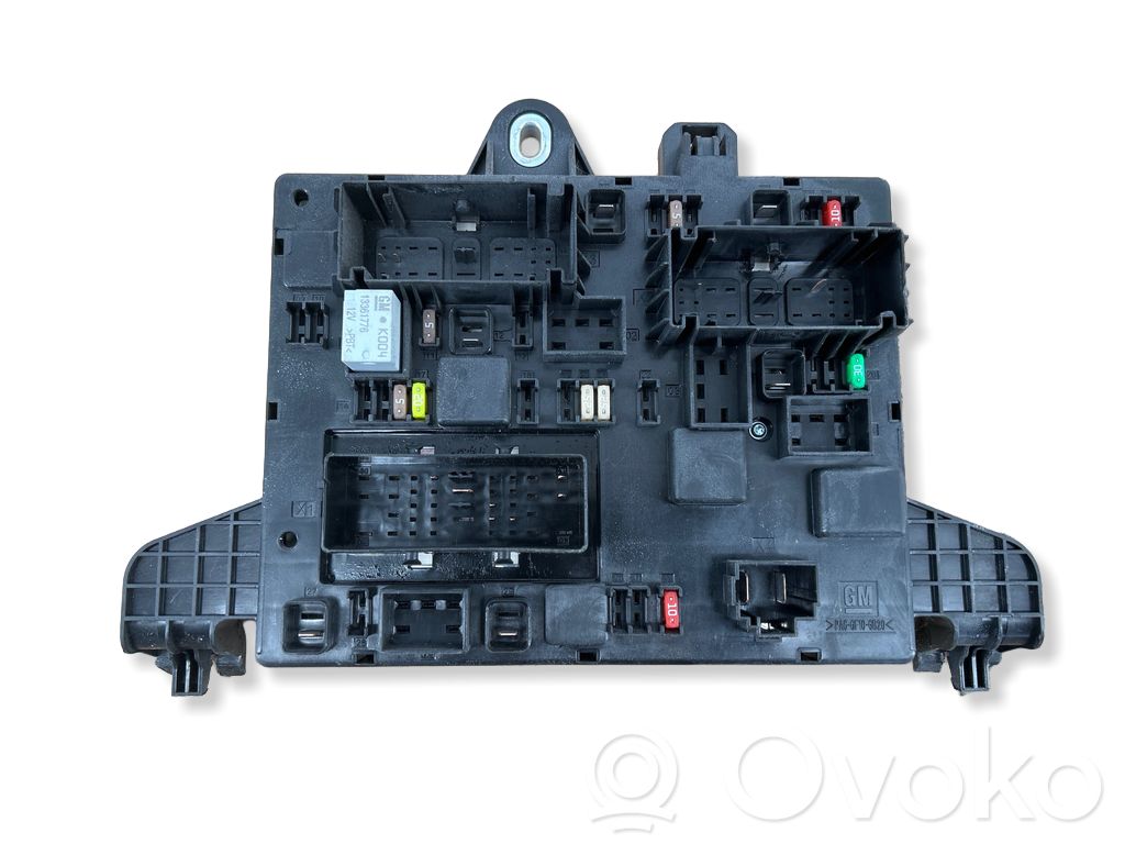 Opel Insignia A Fuse module 
