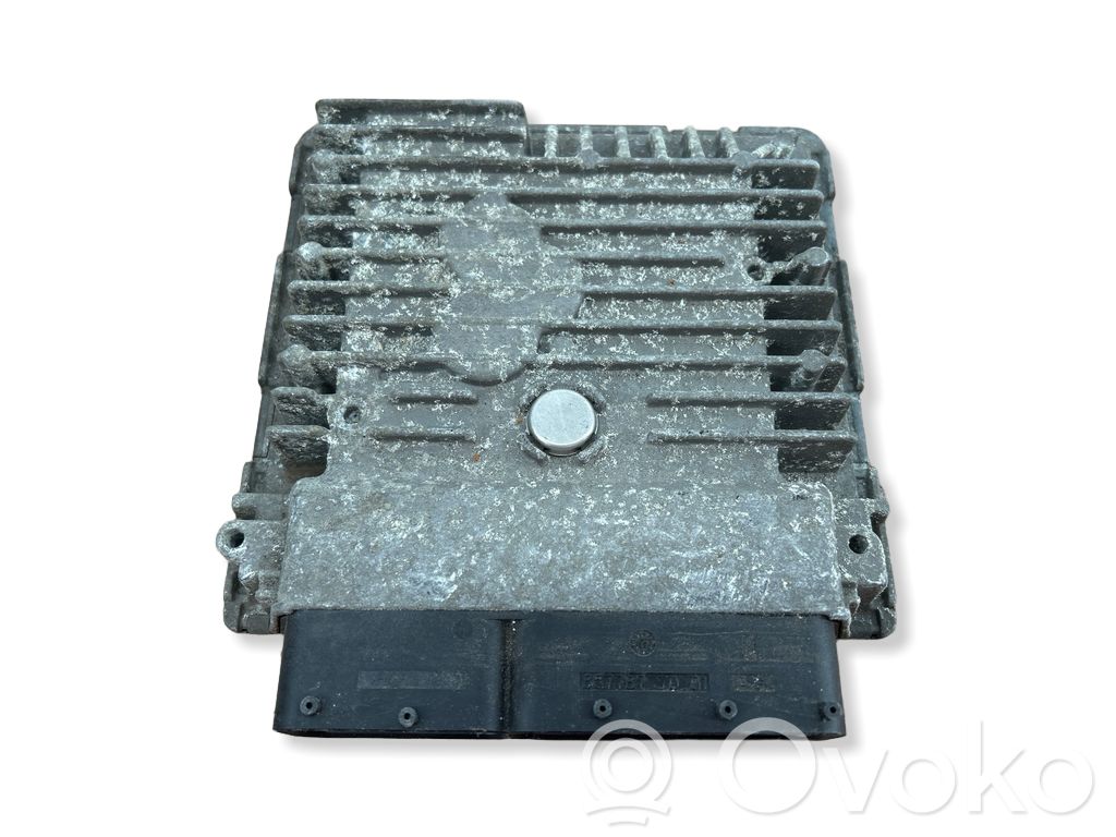Volkswagen Golf VI Engine control unit/module 