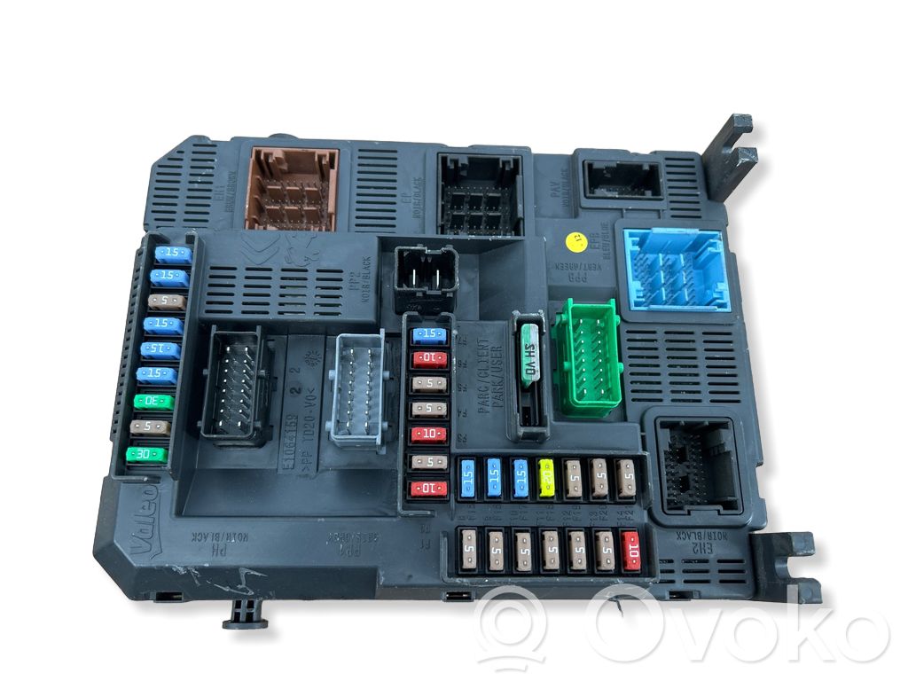 Peugeot 2008 I Fuse module 