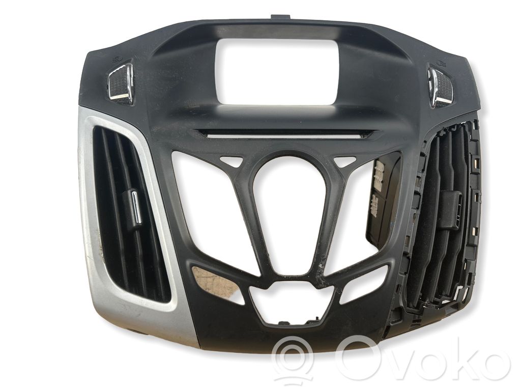 Ford Focus Radio/GPS head unit trim 