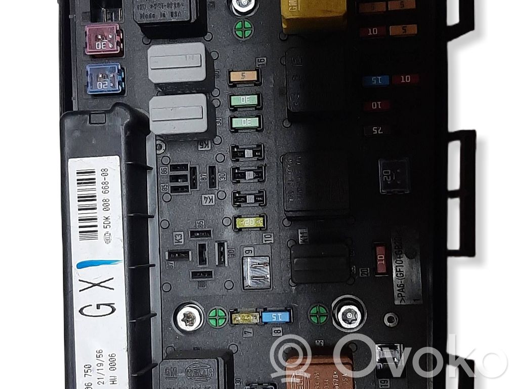 Opel Zafira B Skrzynka bezpieczników / Komplet 