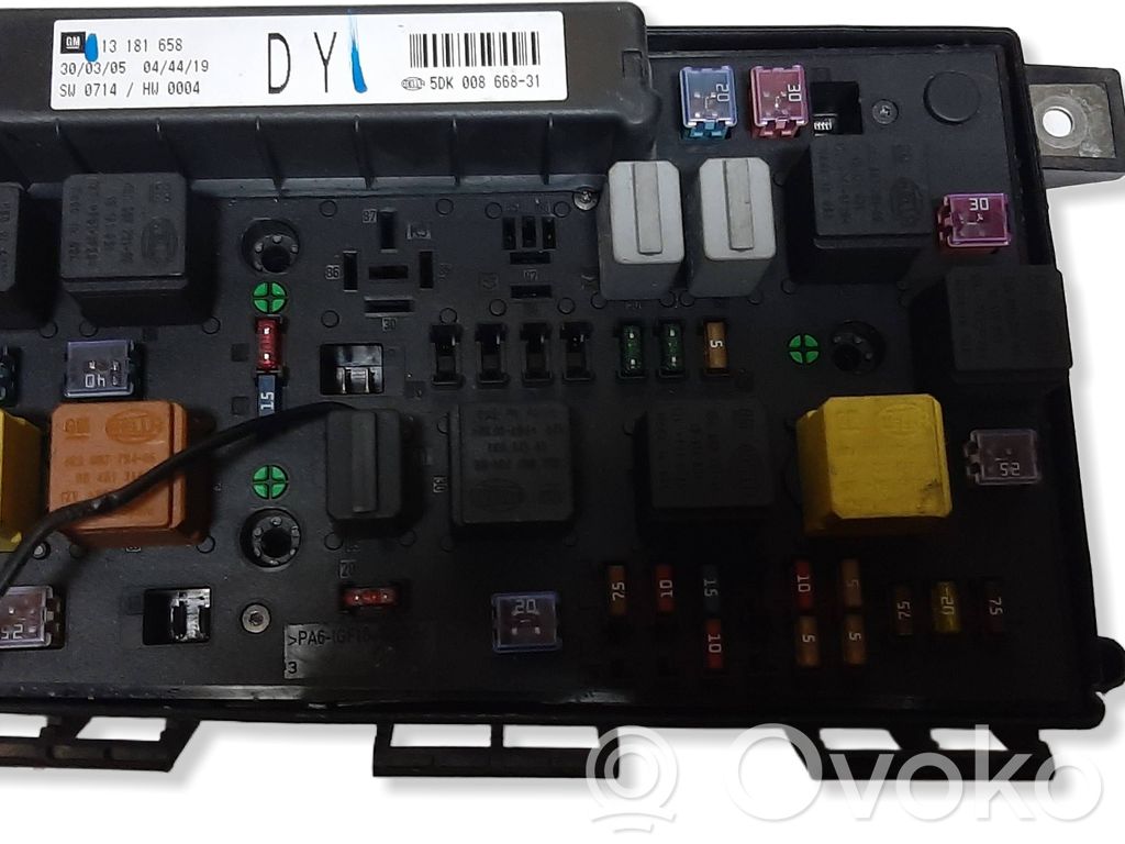 Opel Astra H Juego de caja de fusibles 