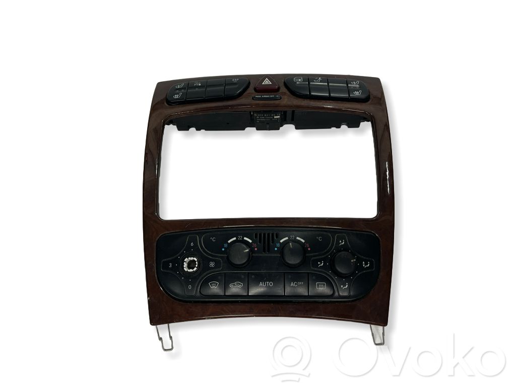 Mercedes-Benz C W203 Konsola środkowa / Radio / GPS 