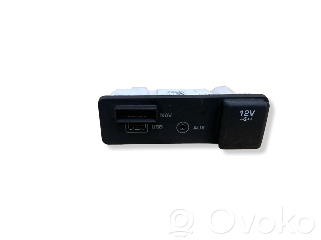 Land Rover Discovery Sport USB socket connector 